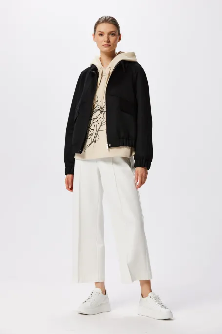 Czarna wełniana kurtka