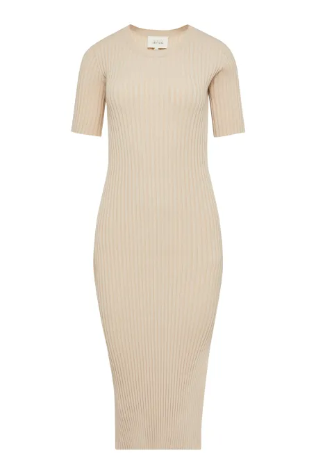 Beżowa sukienka w pionowy prążek