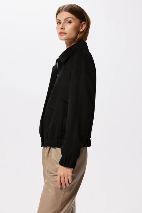 Czarna wełniana kurtka