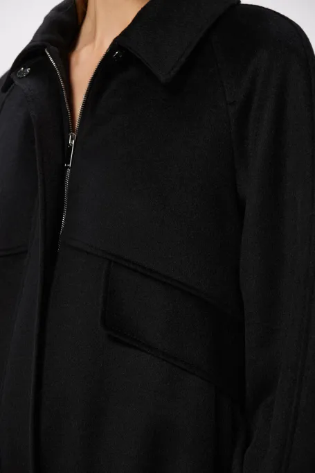 Czarna wełniana kurtka