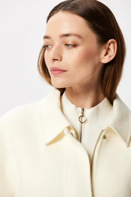 Biała krótka kurtka doubleface