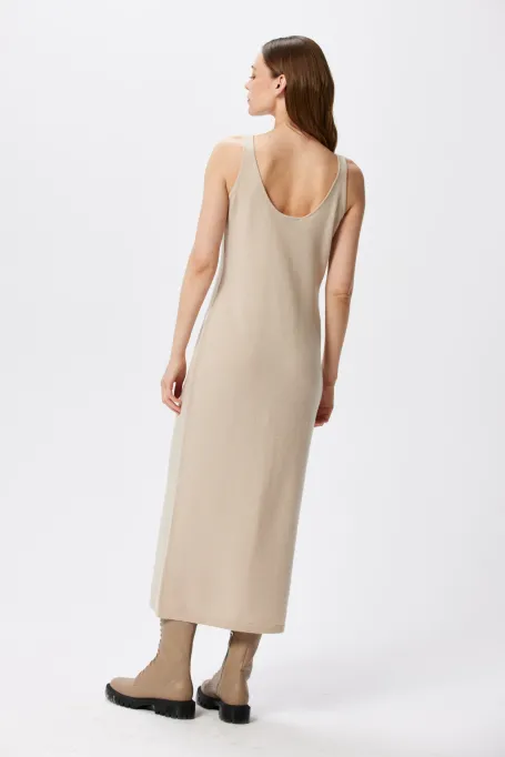 Beżowa sukienka z kaszmirem i wełną merynosową