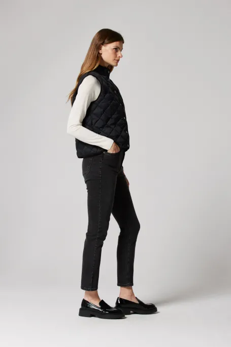 Czarna pikowana kamizelka