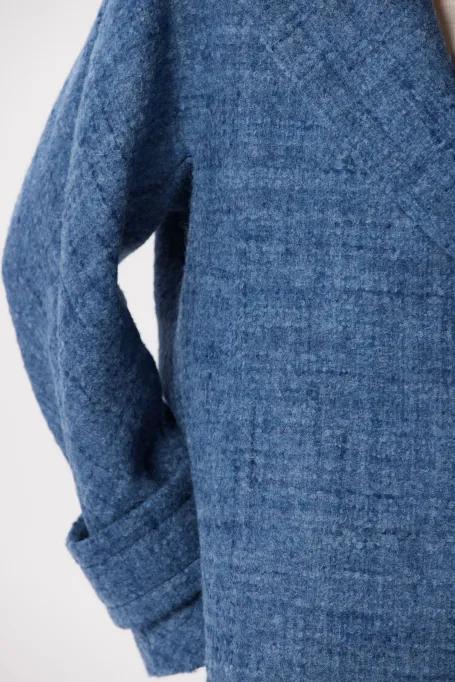 Błękitna kurtka z wełną alpaki