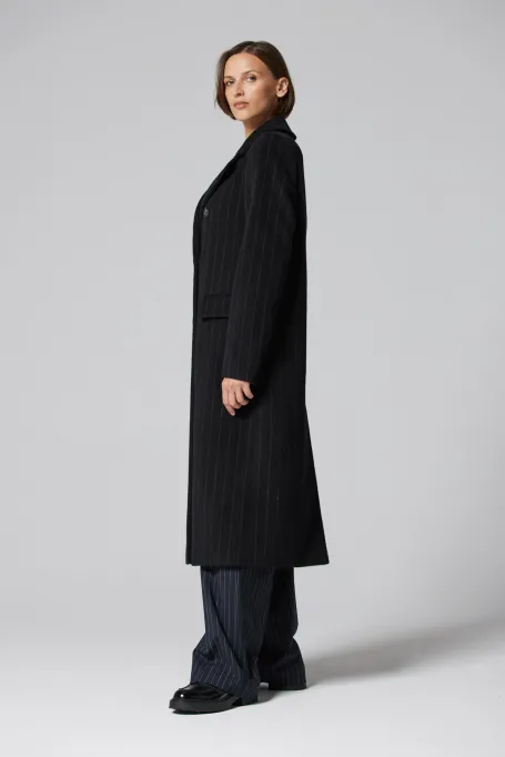 Wełniany płaszcz w tenis czarny