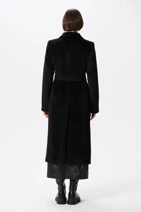 Czarny płaszcz z paskiem z suri alpaką