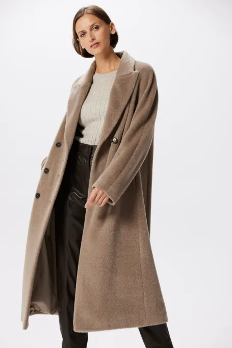 Beżowy płaszcz dwurzędowy z suri alpaką Beżowy płaszcz dwurzędowy z suri alpaką