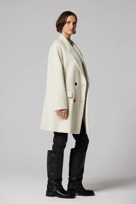 Biały wełniany płaszcz dwurzędowy