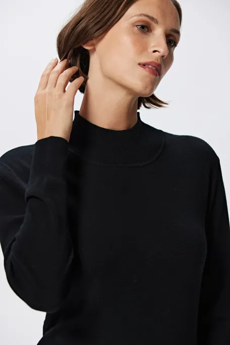 Czarna sukienka półgolf z wełny merynosowej 