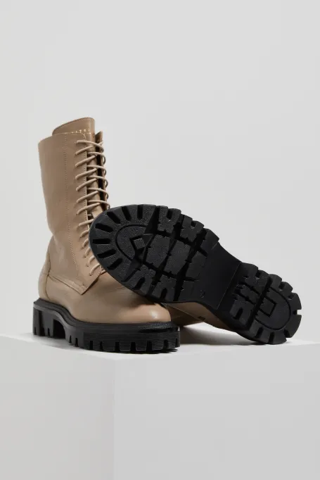 Beżowe skórzane botki