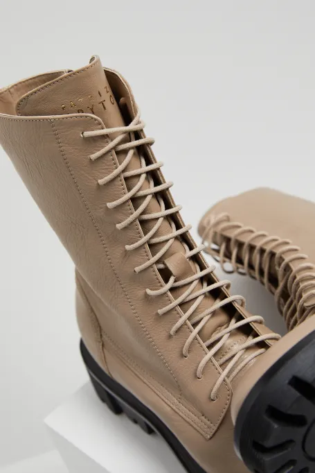 Beżowe skórzane botki