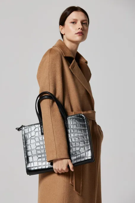 Wełniany dwurzędowy płaszcz camelowy z paskiem damski - Patrizia Aryton Wełniany dwurzędowy płaszcz camelowy z paskiem damski - Patrizia Aryton