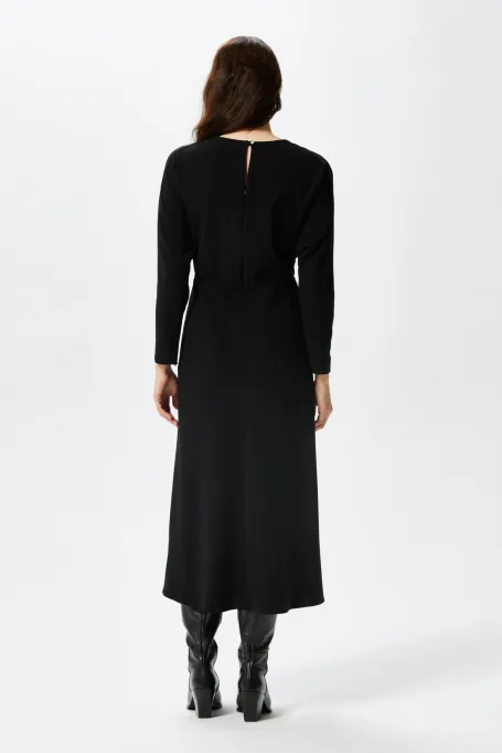 Czarna sukienka midi 