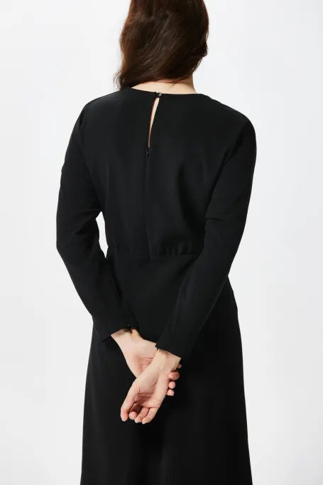 Czarna sukienka midi 