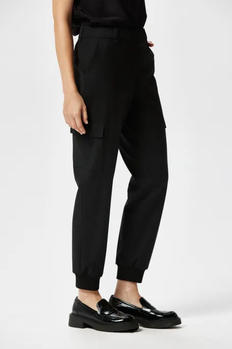 Czarne spodnie z wełną cargo 