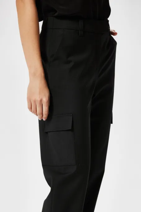 Czarne spodnie z wełną cargo 