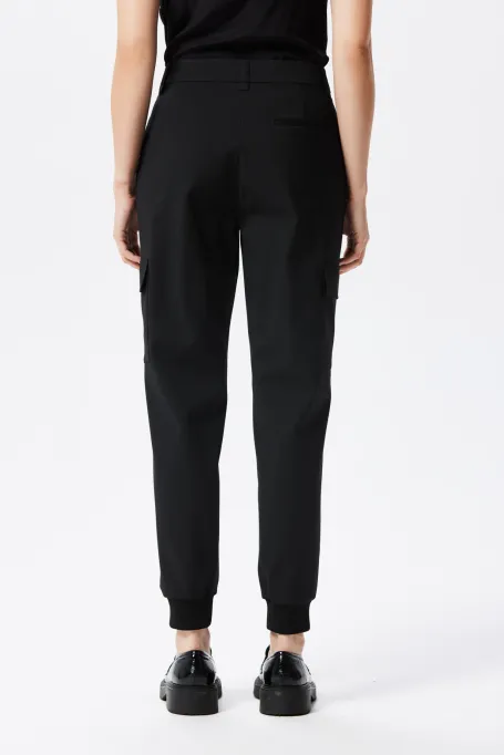 Czarne spodnie z wełną cargo 