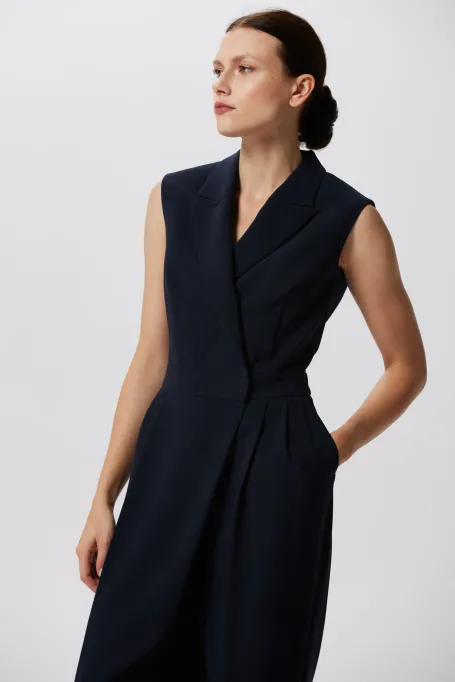 Granatowy kombinezon z szerszą nogawką 