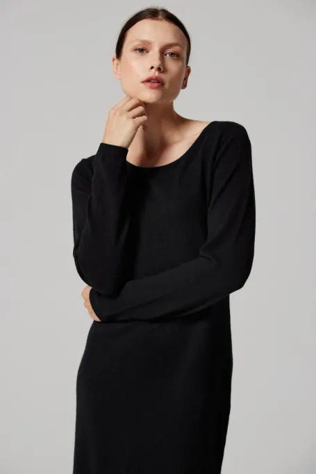 Czarna sukienka z kaszmiru midi 