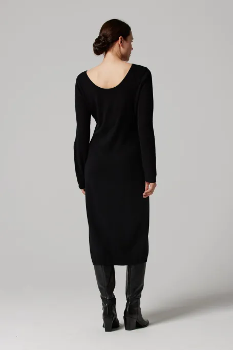 Czarna sukienka z kaszmiru midi 