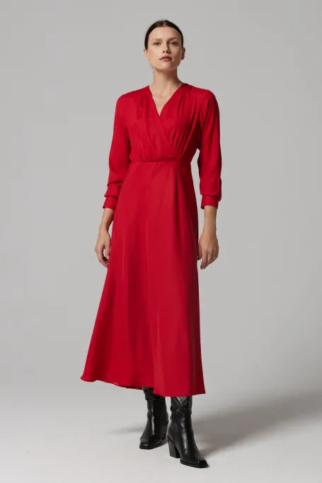 Czerwona sukienka z jedwabiu 