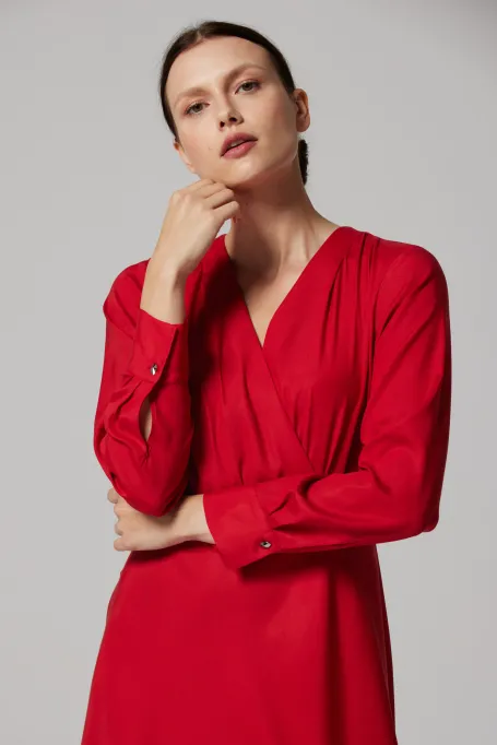 Czerwona sukienka z jedwabiu 
