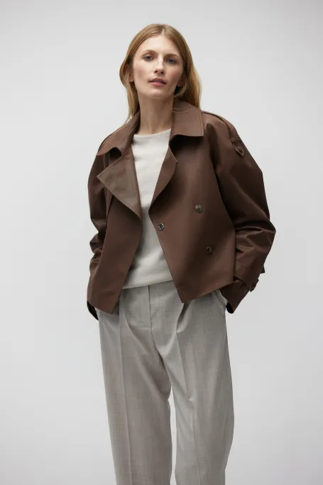 Brązowa kurtka z pagonami