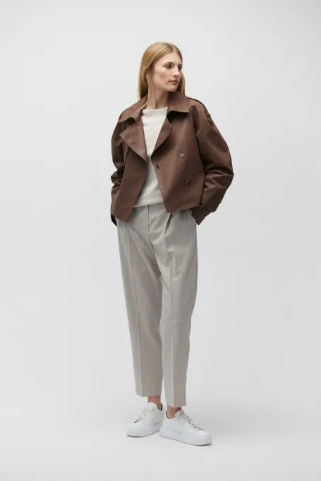 Brązowa kurtka z pagonami