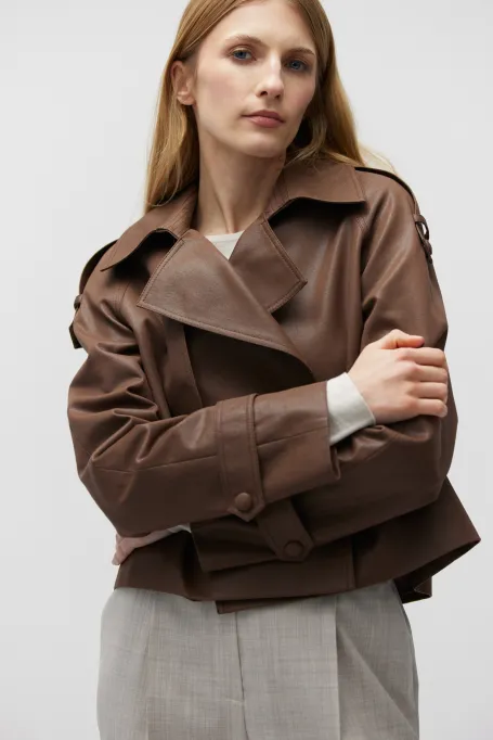 Brązowa kurtka z pagonami