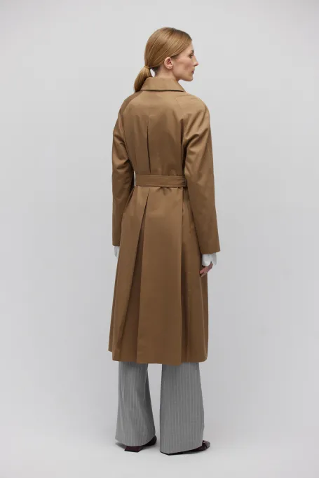 Bawełniany płaszcz z paskiem camelowy