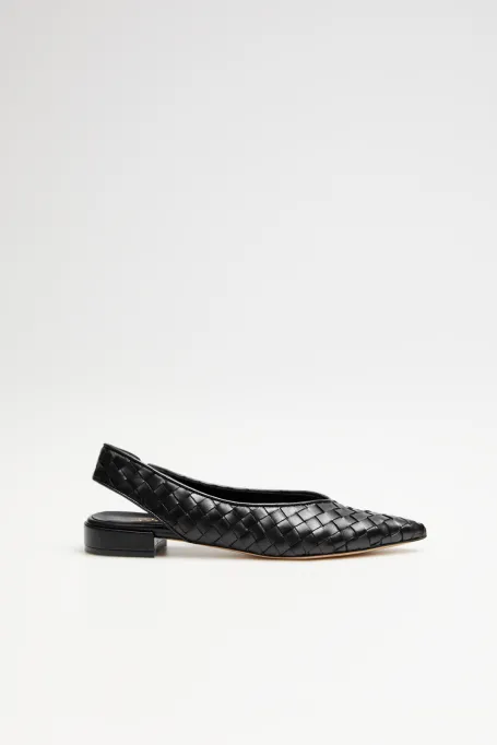 Czarne buty slingback z plecionej skóry