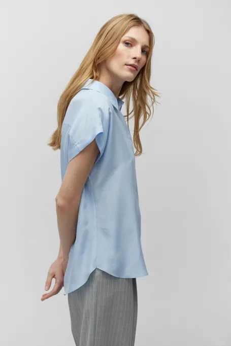 Jedwabna błękitna bluzka koszulowa niebieski