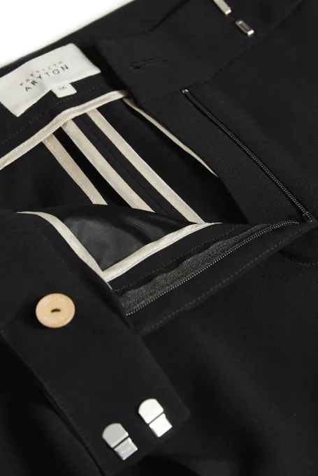 Czarne szerokie spodnie z mankietami damskie - Patrizia Aryton