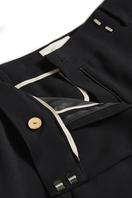 Czarne spodnie typu kuloty damskie - Patrizia Aryton