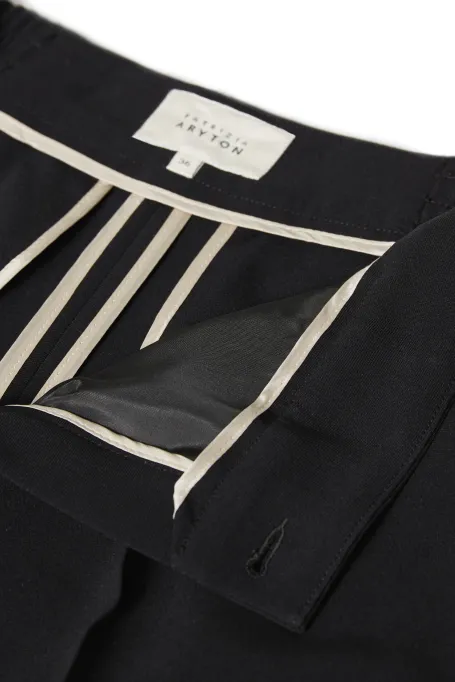 Czarne spodnie typu kuloty damskie - Patrizia Aryton