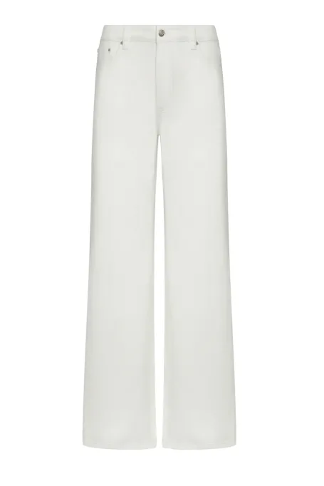 Białe jeansy z szeroką nogawką