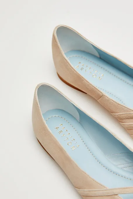 Beżowe baleriny ze skóry zamszowej