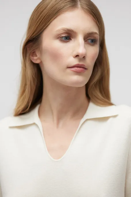 Biała bluzka polo z wełny merynosowej