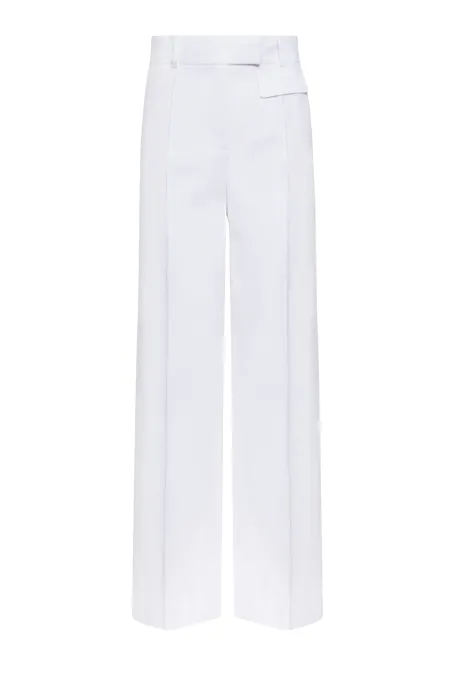 Białe spodnie z lnem