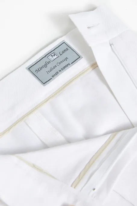 Białe spodnie z lnem