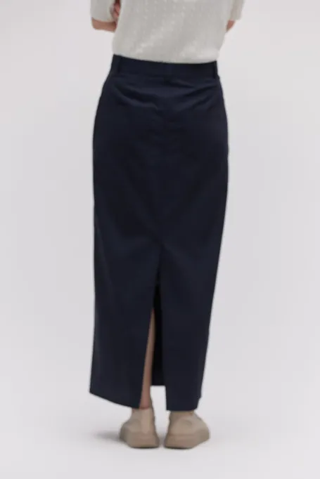 Granatowa spódnica z wełną