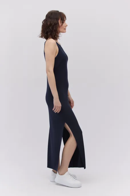 Granatowa sukienka z dekoltem halter Granatowa sukienka z dekoltem halter