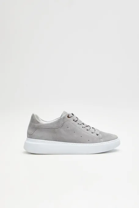 Szare sneakersy z zamszowej skóry
