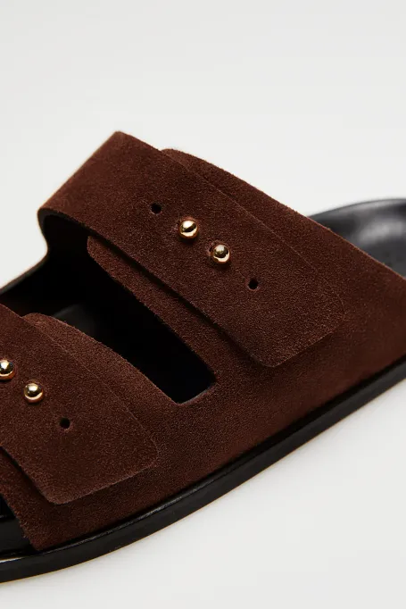 Brązowe klapki ze skóry zamszowej