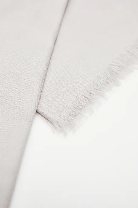 Szary wełniany szal