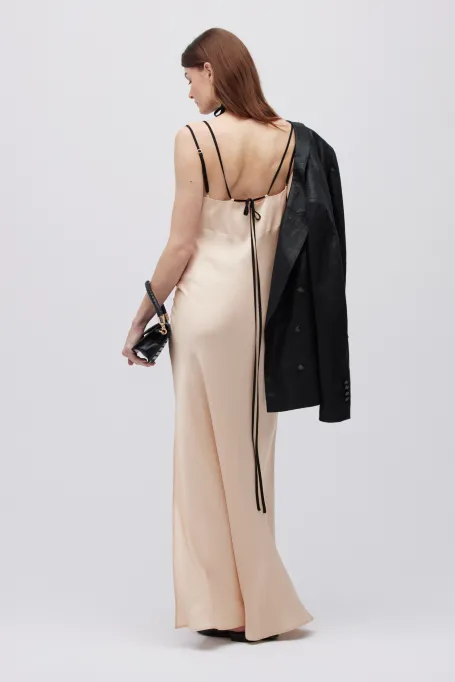 Koktajlowa maxi sukienka nude z dopasowaną górą - Patrizia Aryton