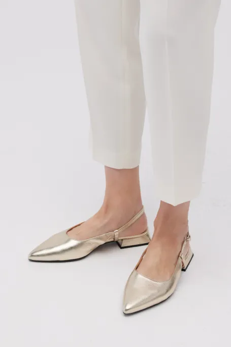 Złote buty slingback