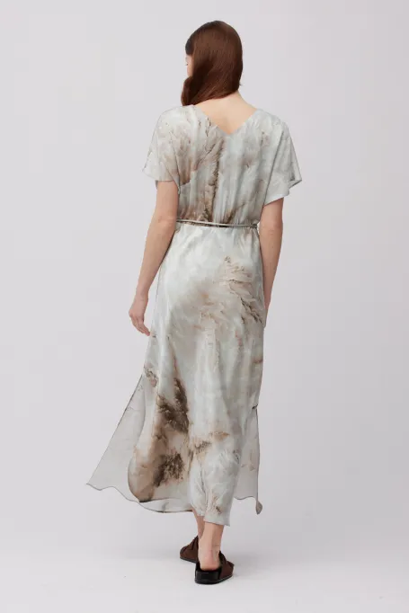 Luźna sukienka midi w deseń