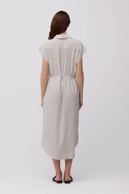 Beżowa sukienka z jedwabiu