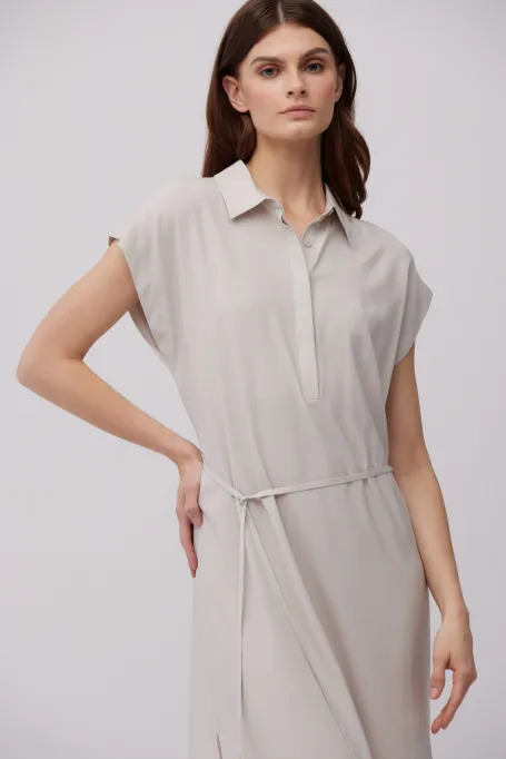 Beżowa sukienka z jedwabiu